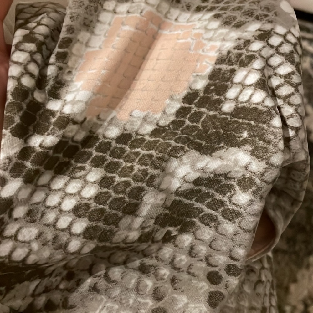 Kenneth Cole NY women’s snakeskin python jersey rushed top sleeveless neutral M - Picture 12 of 14